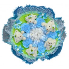 Букет из мягких игрушек с цветочками (5 мишек, голубой)