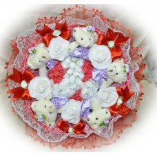 Букет из мягких игрушек с цветочками (5 мишек, красный)